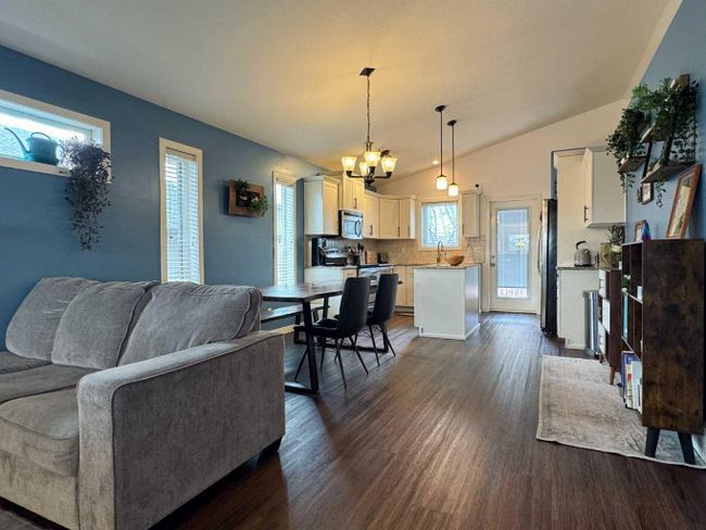 38 Riverland Close W, Home with 4 bedrooms, 3 bathrooms and 4 parking in Lethbridge AB | Image 10