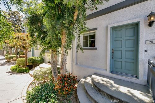 28-9301 Shirley Ave, Northridge, CA, 91324-2499 | Card Image