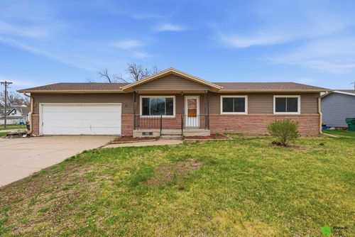 420 12th St, Aurora, NE, 68818-2703 | Card Image
