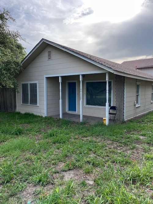 902 S Lamont St, Aransas Pass, TX, 78336-3304 | Card Image