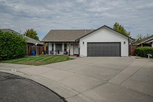 1318 Andy Griffith Dr, Grants Pass, OR, 97527-6707 | Card Image