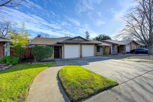 1054 Clinton Road, Sacramento, CA, 95825 | Card Image