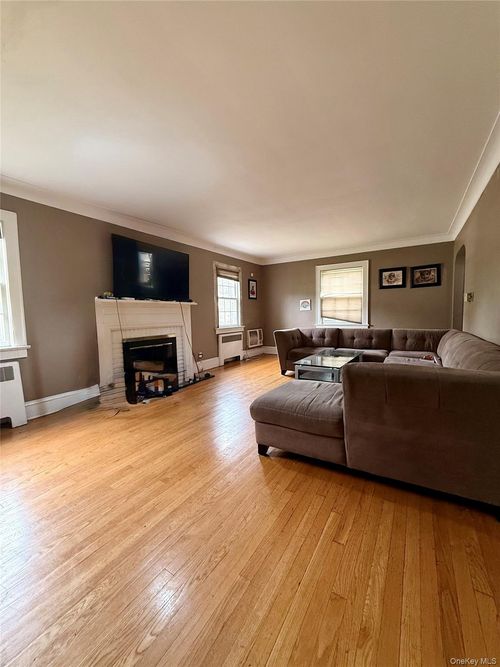 139 New York Ave, Freeport, NY, 11520-1536 | Card Image
