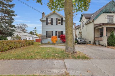 905 Dufferin Ave, House other with 2 bedrooms, 1 bathrooms and 2 parking in London ON | Image 2