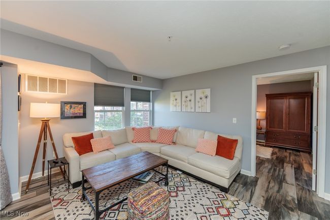 APT-225 - 23004 Chandlers Ln, Condo with 2 bedrooms, 2 bathrooms and null parking in Olmsted Falls OH | Image 7