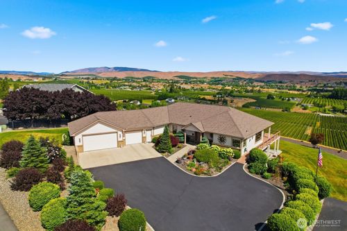 332 Marisa Hill Dr, Selah, WA, 98942-9433 | Card Image