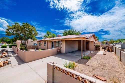 337 Los Pinos Rd, Bernalillo, NM, 87004-6505 | Card Image