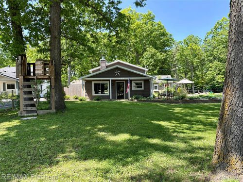 1707 Maxfield Rd, Hartland, MI, 48353-3535 | Card Image