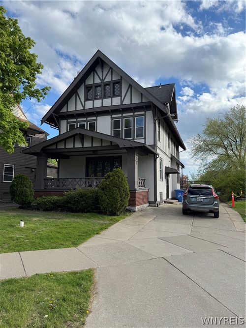 a-2 Agassiz Circle, Buffalo, NY, 14214 | Card Image