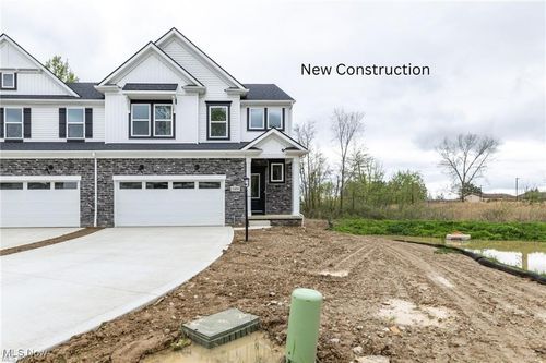 2105 Glenmont Dr, Brunswick, OH, 44212-4018 | Card Image