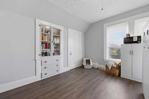 6 Blake Street, Concord, NH, 03301 | Card Image