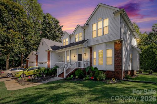 1233 Waterford Dr, Lincolnton, NC, 28092-5227 | Card Image