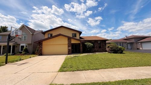 18348 Carriage Ln, Lansing, IL, 60438-2532 | Card Image