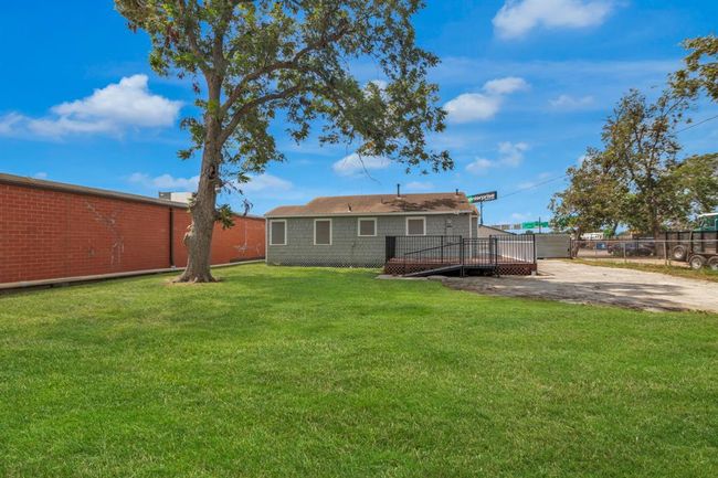 3743 Erie St, House other with 2 bedrooms, 2 bathrooms and null parking in Houston TX | Image 24