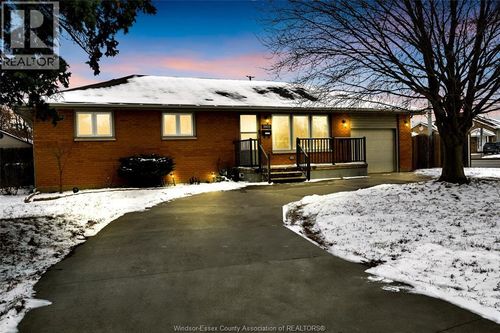 3803 Holburn St, Windsor, ON, N9G1R8 | Card Image