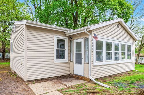 2417 Crest Avenue, Jackson, MI, 49203 | Card Image