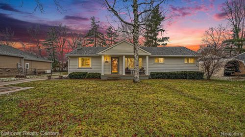 15643 Fry St, Plymouth, MI, 48170-4818 | Card Image