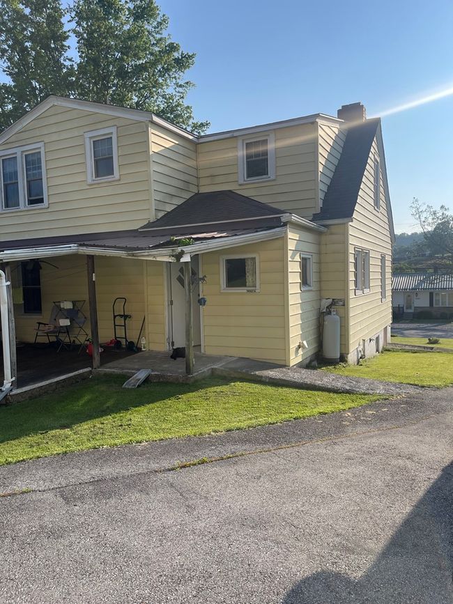 Side view w/paved driveway | Image 5