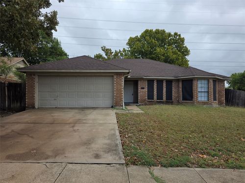 4755 Hollow Tree Dr, Arlington, TX, 76018-1258 | Card Image