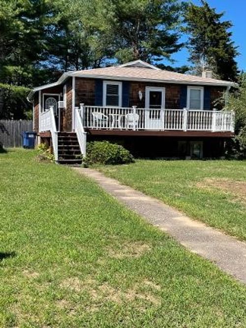 51 Aspen Rd, South Kingstown, RI, 02879-6127 | Card Image