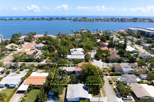 1629 S Lakeside Dr, Lake Worth Beach, FL, 33460-5849 | Card Image