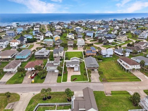 13915 Pirates Beach Blvd, Galveston, TX, 77554-7828 | Card Image