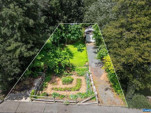 1319 Chesapeake St, CHARLOTTESVILLE, VA, 22902-5429 | Card Image