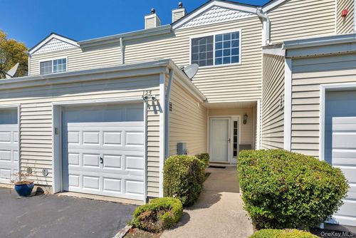 125 Farm House Ct, Manorville, NY, 11949-2630 | Card Image