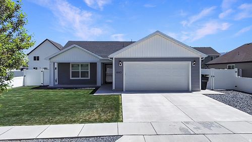 880 N 900 W, Tremonton, UT, 84337-2431 | Card Image