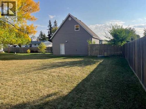21 3 Ave W, Marshall, SK, S0M | Card Image