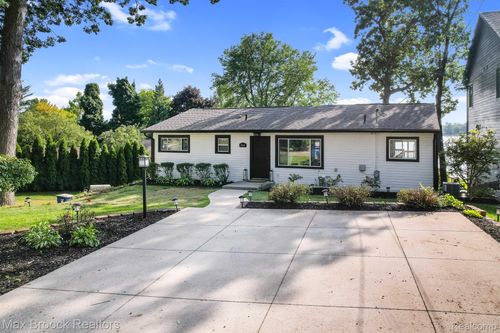2918 Woodbine Dr, Waterford, MI, 48328-3960 | Card Image