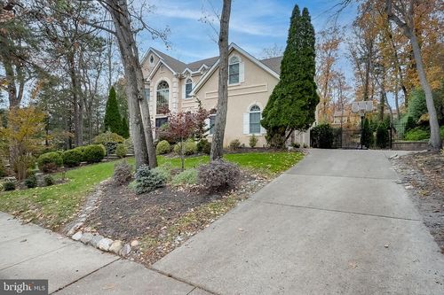 6 Oak Ridge Dr, Voorhees, NJ, 08043-1556 | Card Image