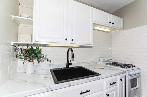 apt-503-1911 Kalakaua Ave, Honolulu, HI, 96815-1809 | Card Image