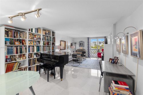 apt-416-1020 Meridian Ave, Miami Beach, FL, 33139-8318 | Card Image