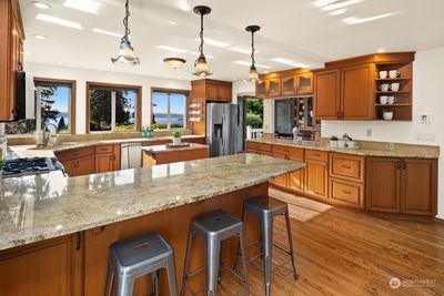 What a gorgeous kitchen | Image 3