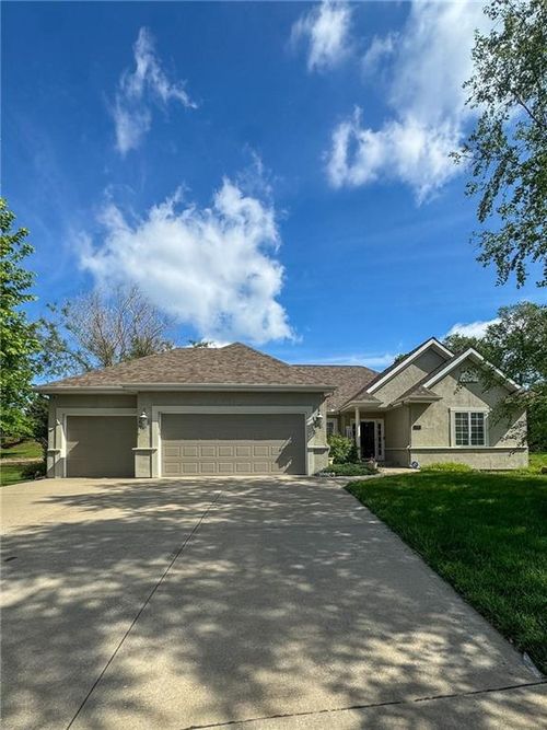 2004 Nw 82nd Ct, Kansas City, MO, 64151-3763 | Card Image