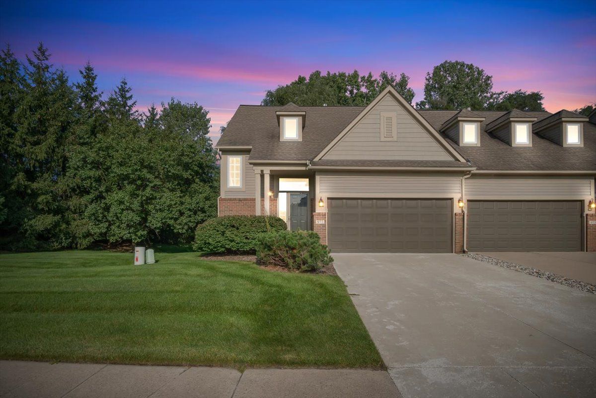 Sloane Ct, White Lake, MI 48386