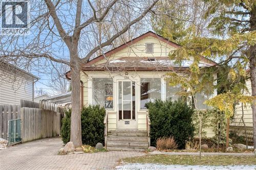 668 S Pacific Ave, Windsor, ON, N8X2W8 | Card Image