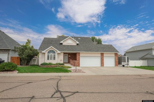 2517 Crestwood Ln, Rock Springs, WY, 82901-4493 | Card Image