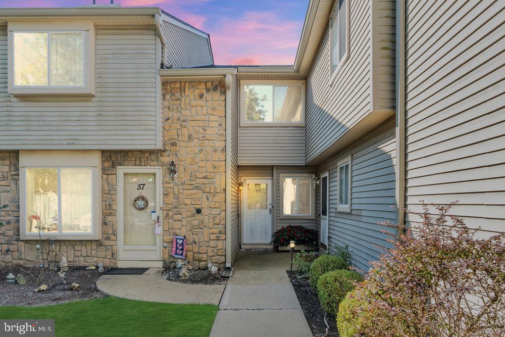 Chatham Ct, East Windsor, NJ 08520