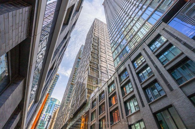 412 - 15 Mercer St, Condo with 2 bedrooms, 2 bathrooms and null parking in Toronto ON | Image 5