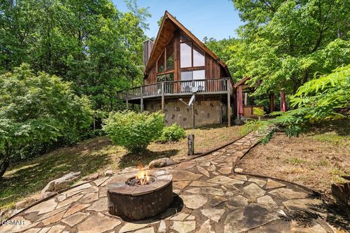 2295 Bluff Mountain Rd, Sevierville, TN, 37876-7341 | Card Image