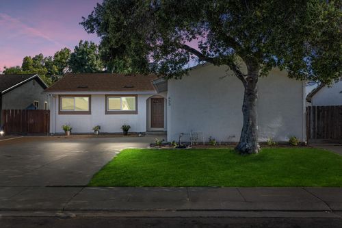 633 Santa Rosa St, Manteca, CA, 95336-3429 | Card Image