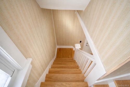 95 Scofield St, Walden, NY, 12586-1734 | Card Image