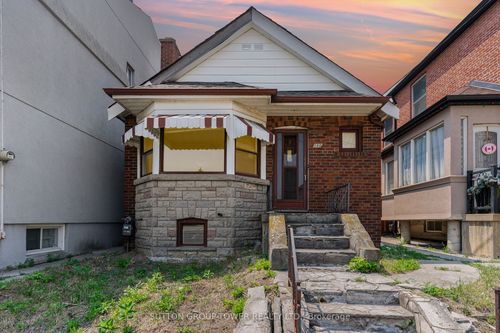 598 Oakwood Ave, York, ON, M6E2X8 | Card Image