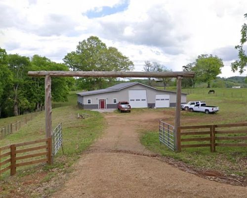 950 Old Agnew Rd, Pulaski, TN, 38478-8407 | Card Image