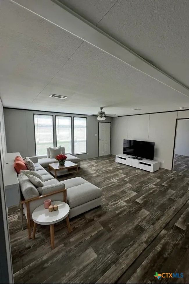 19656 Us Highway 77 S, House other with 3 bedrooms, 2 bathrooms and null parking in Yoakum TX | Image 6
