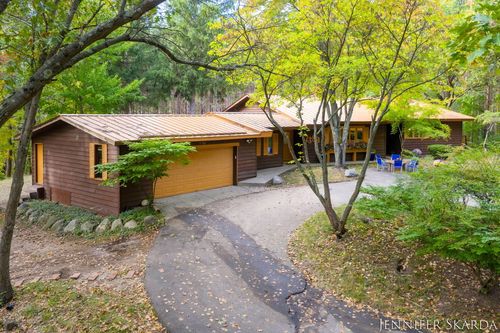 7380 Leonard St Ne, Ada, MI, 49301-9595 | Card Image