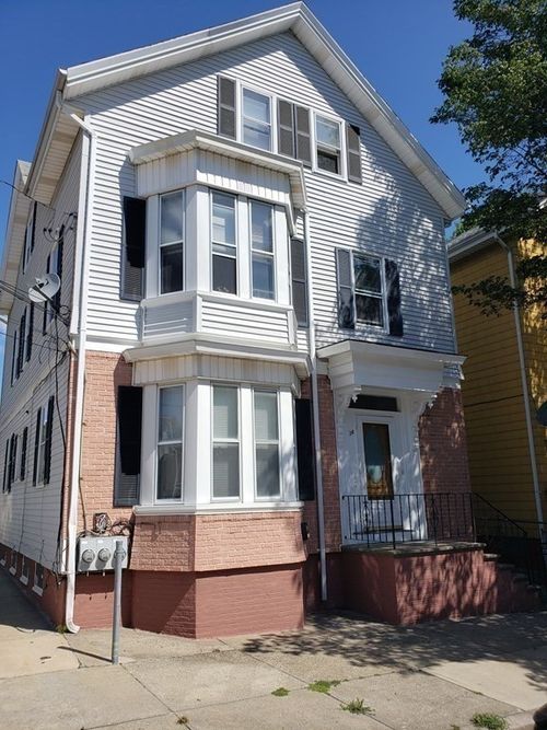 2-28 E Transit St, Providence, RI, 02906-3012 | Card Image