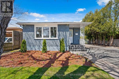 {{alt}} | Card Image